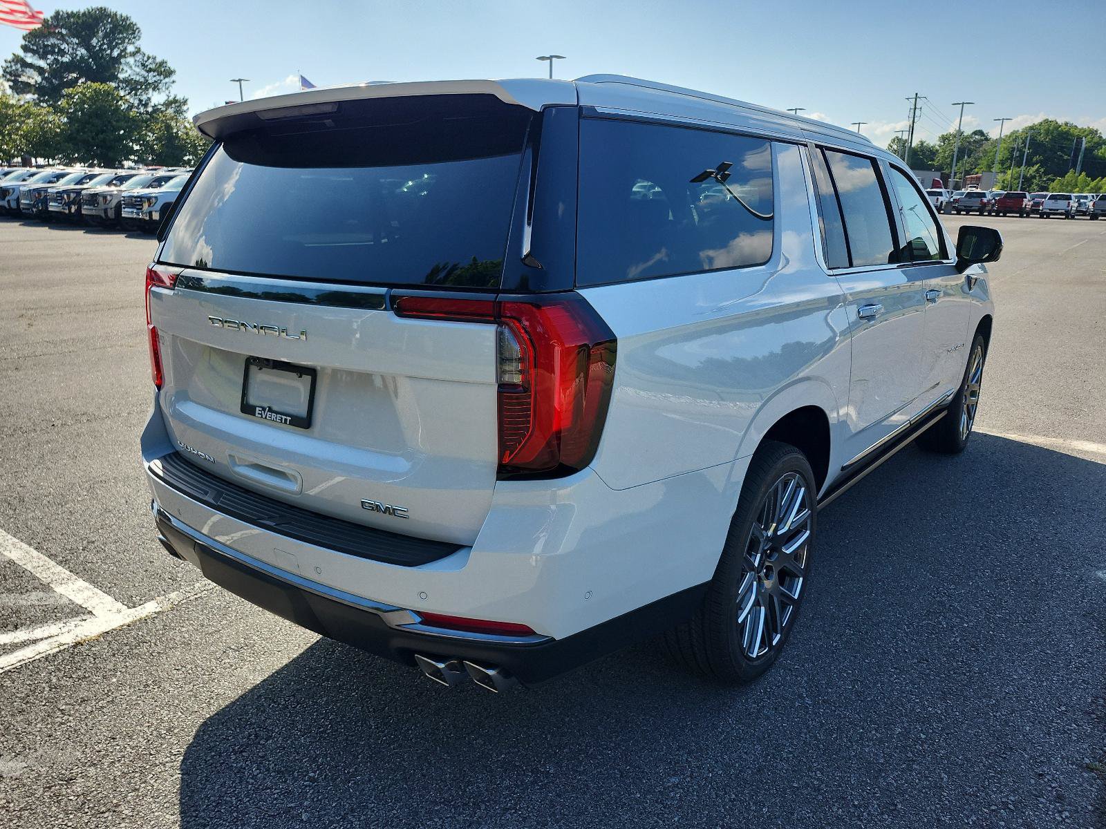New 2026 GMC Yukon XL Denali Ultimate AWD/4WD image 3