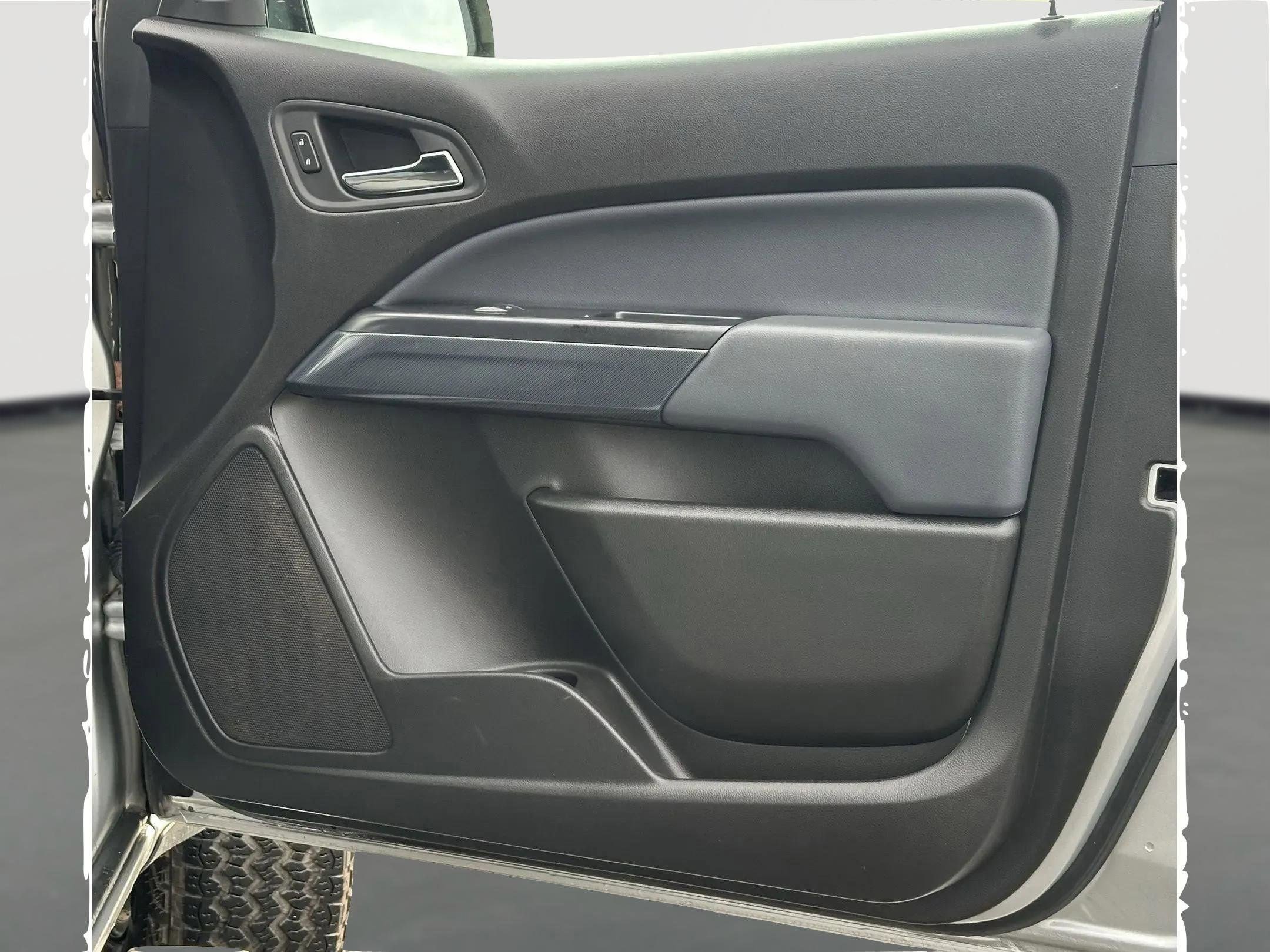 Used 2017 Chevrolet Colorado Z71 image 9
