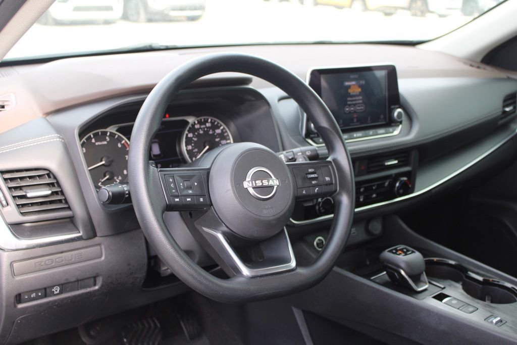 Used 2023 Nissan Rogue S image 16