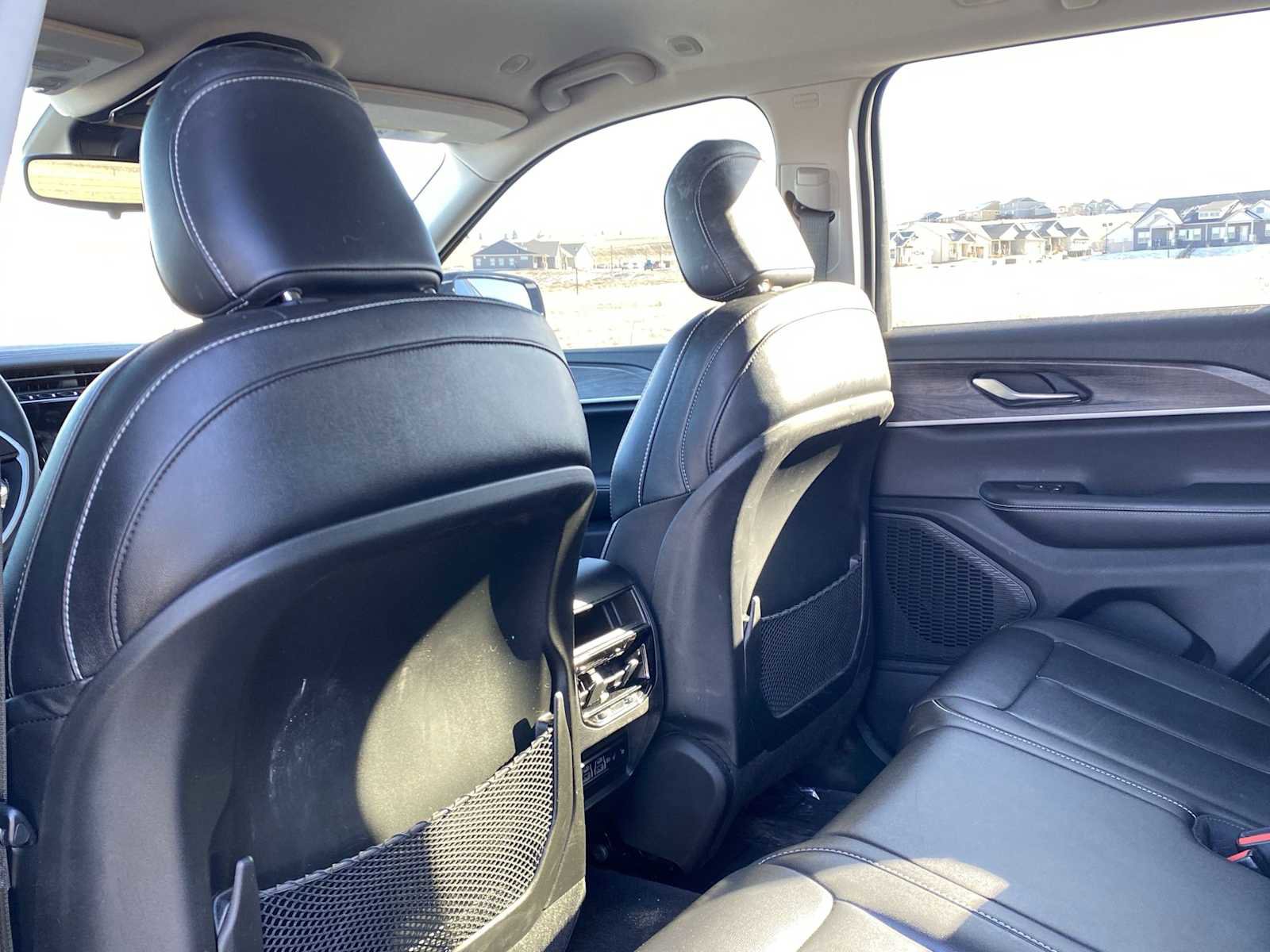 Certified 2023 Jeep Grand Cherokee Limited w/ Black Appearance Package image 18