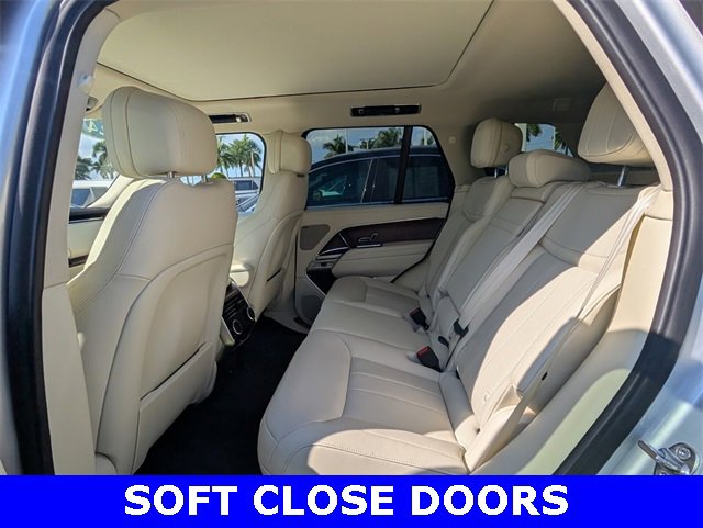 Used 2024 Land Rover Range Rover SE image 3