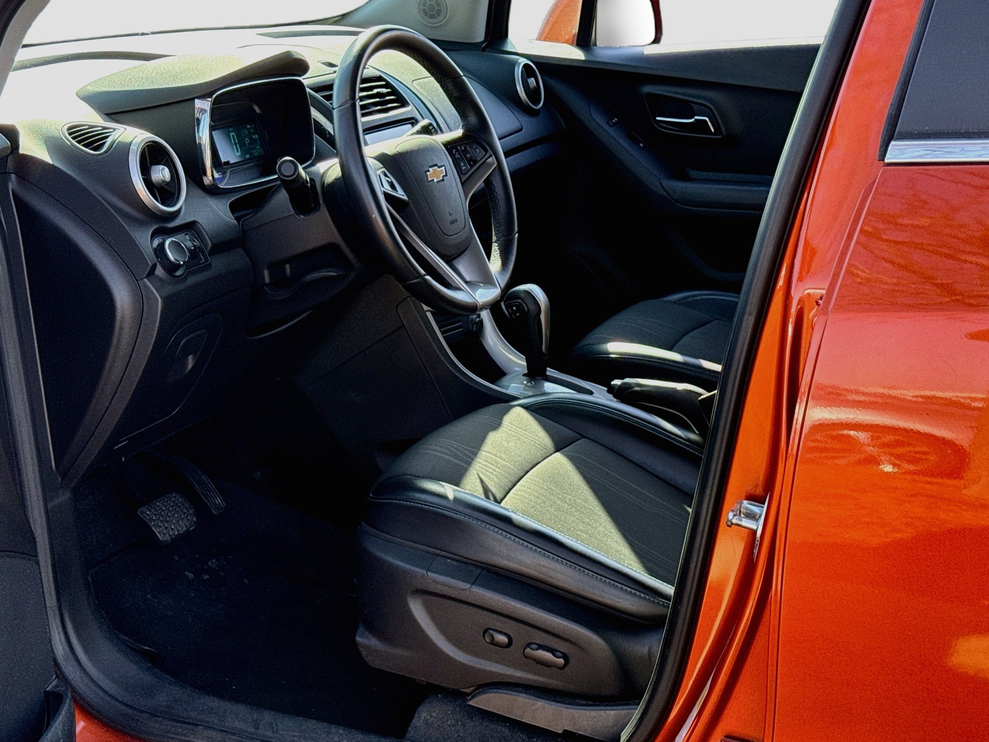 Used 2015 Chevrolet Trax LT w/ LT Plus Package AWD/4WD image 11