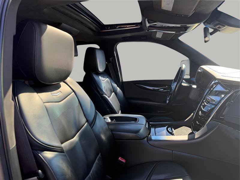 Used 2016 Cadillac Escalade Platinum image 31