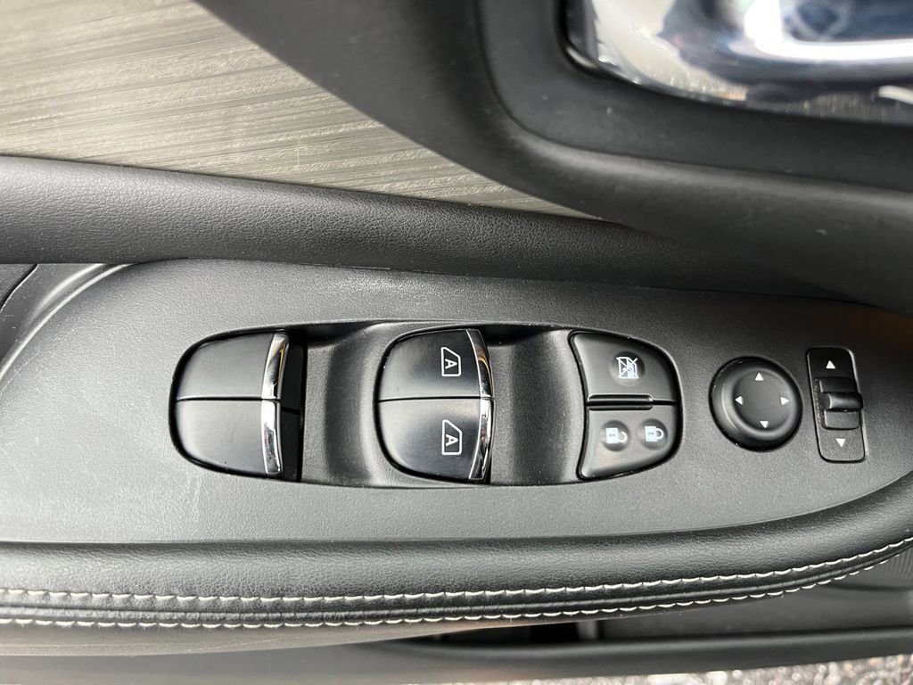 Used 2018 Nissan Murano Platinum image 17
