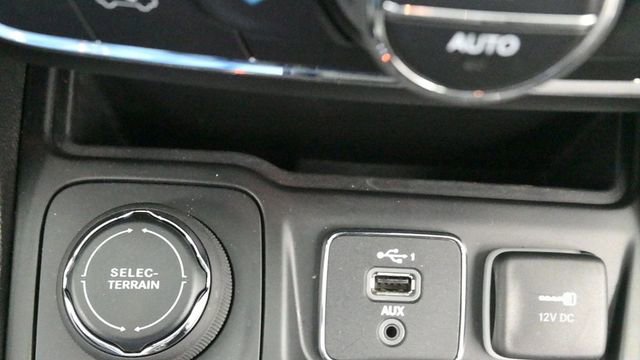 Used 2020 Jeep Cherokee Limited AWD/4WD image 22