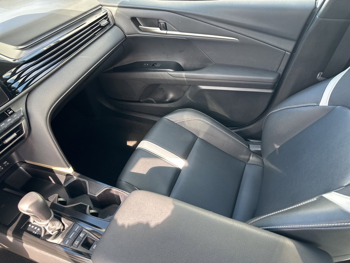 Used 2025 Toyota Camry SE image 17