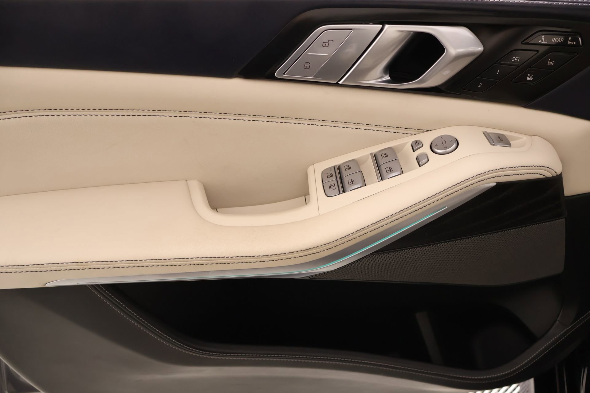 Used 2022 BMW X7 M50i AWD/4WD image 18