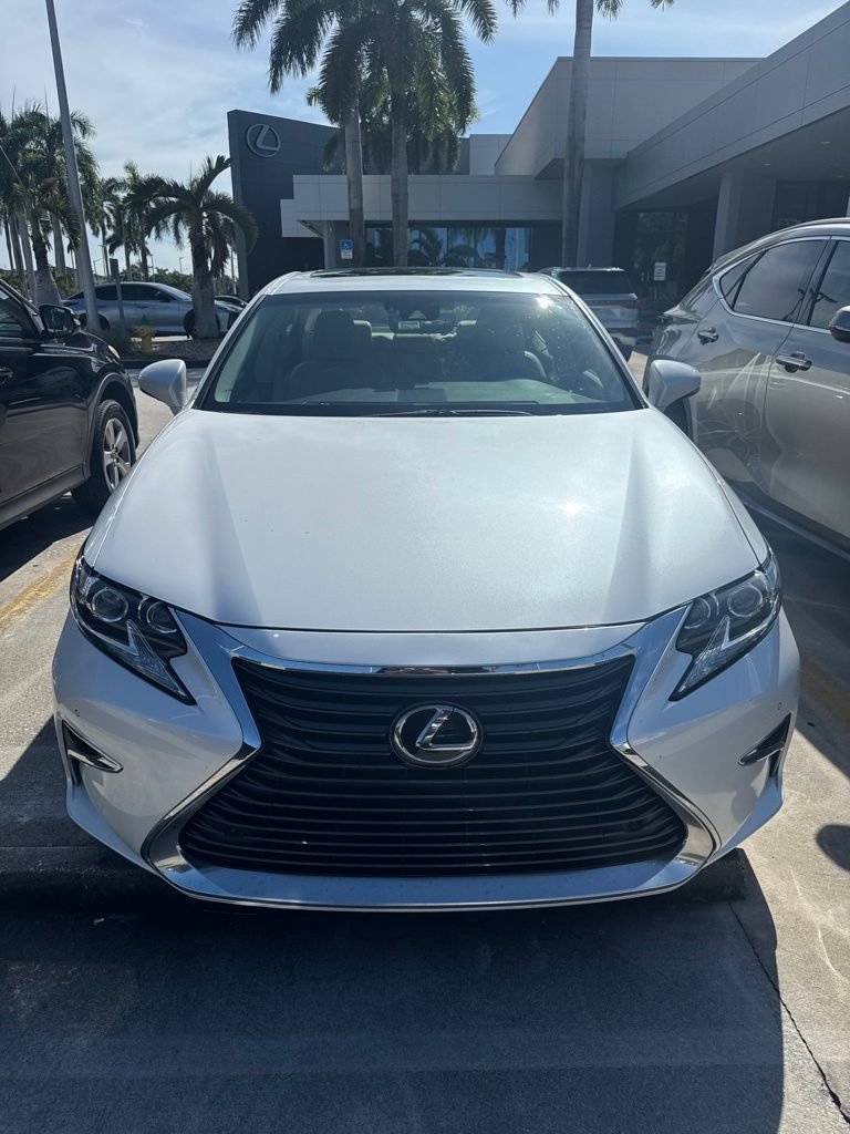 Used 2018 Lexus ES 350 w/ Luxury Package w/Wood Trim FWD image 2