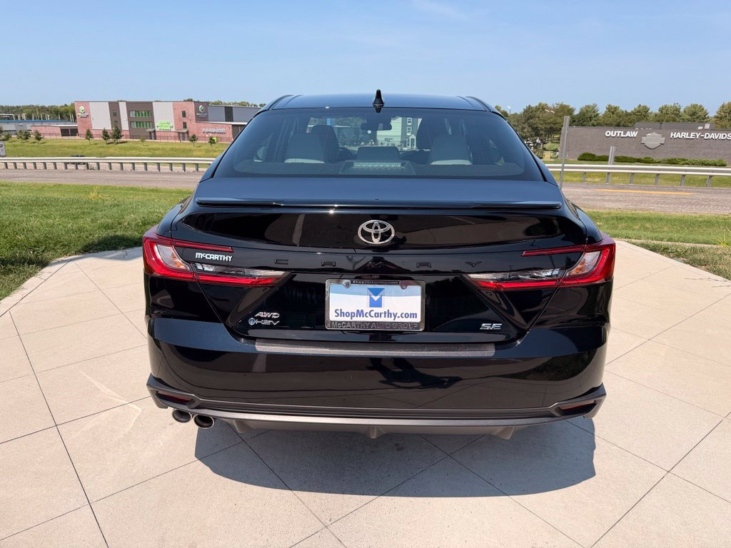 Used 2025 Toyota Camry SE AWD/4WD image 8