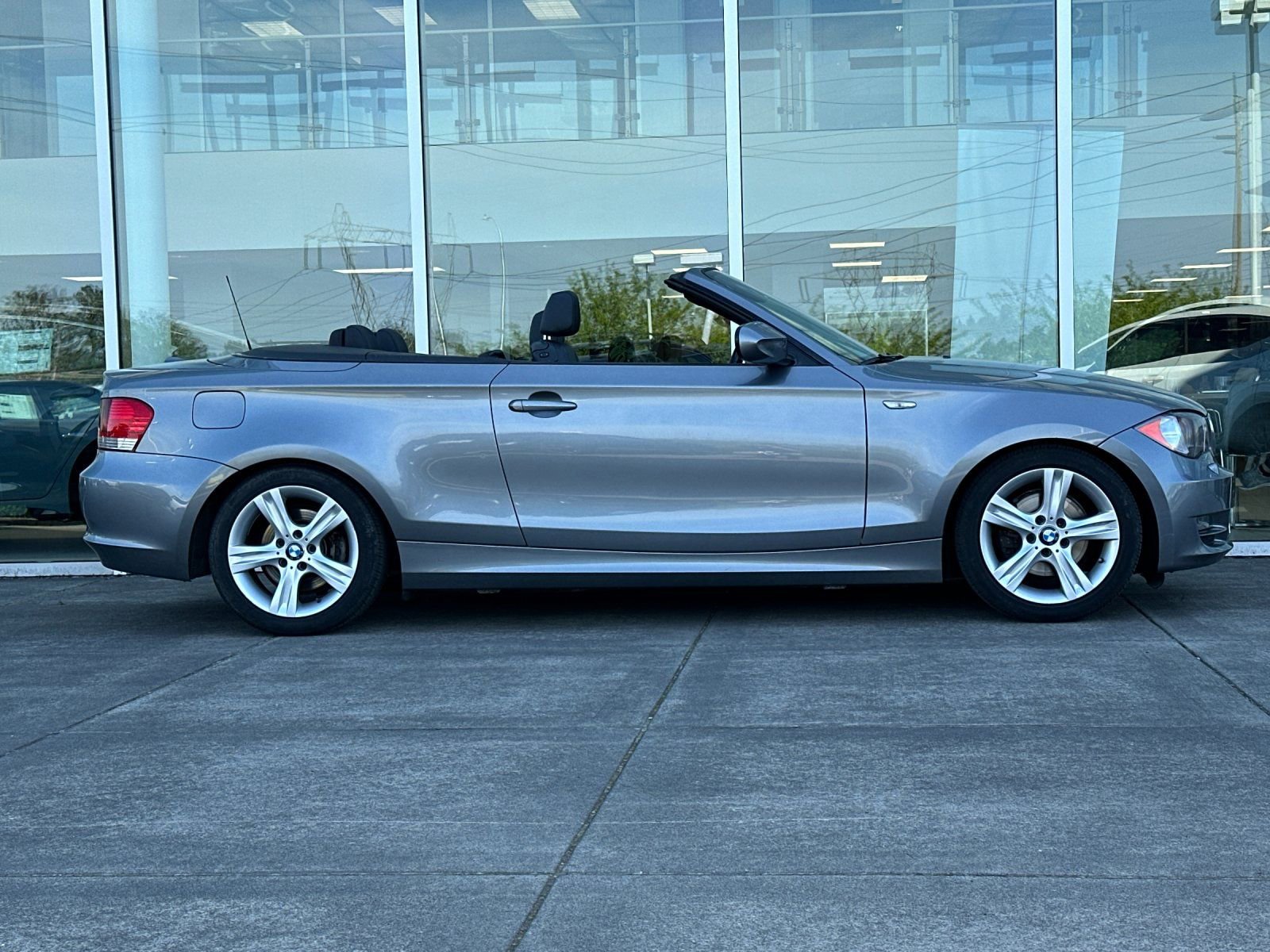 Used 2011 BMW 128i Convertible RWD image 3