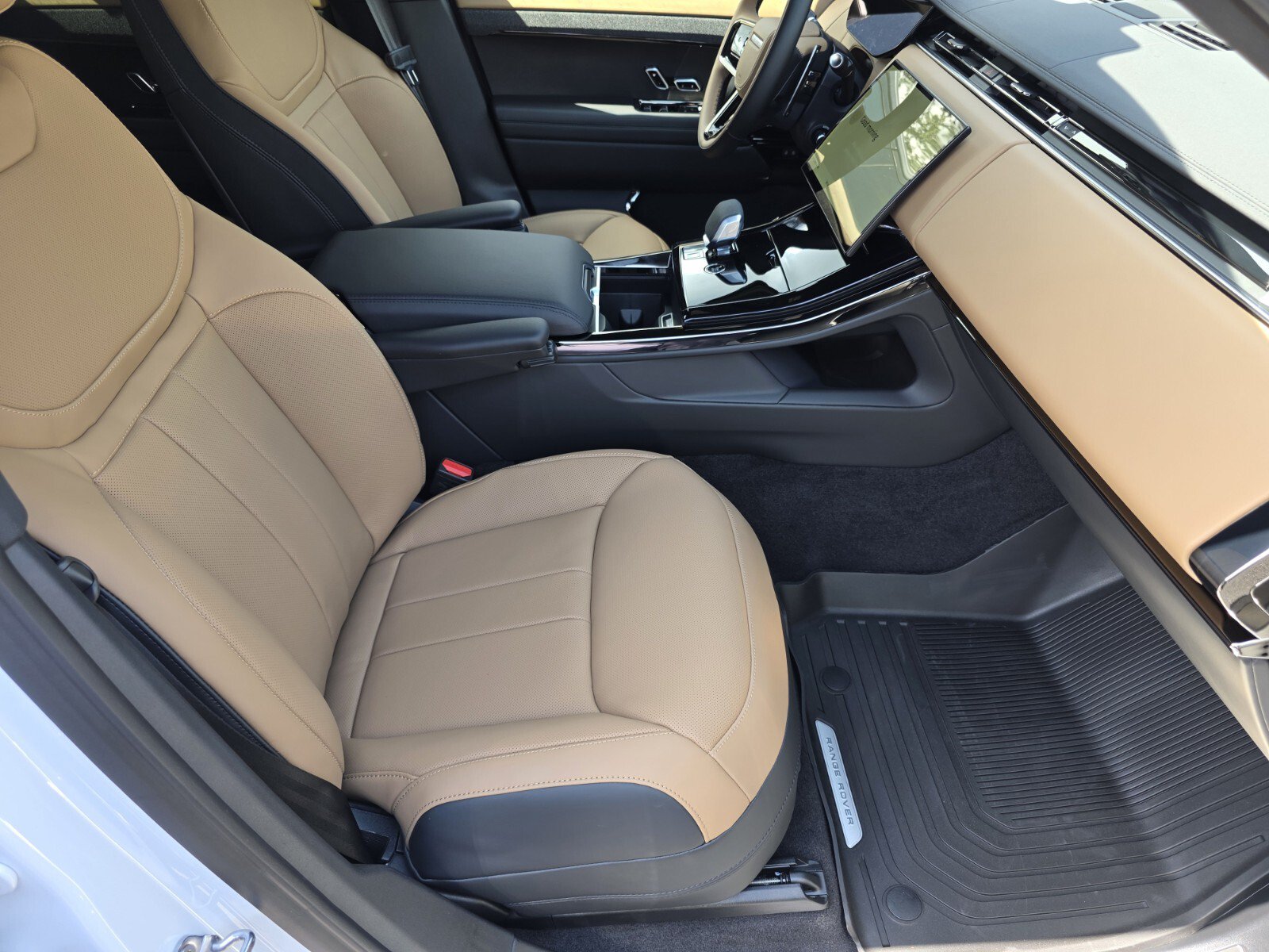 Used 2026 Land Rover Range Rover Sport Dynamic SE AWD/4WD image 3