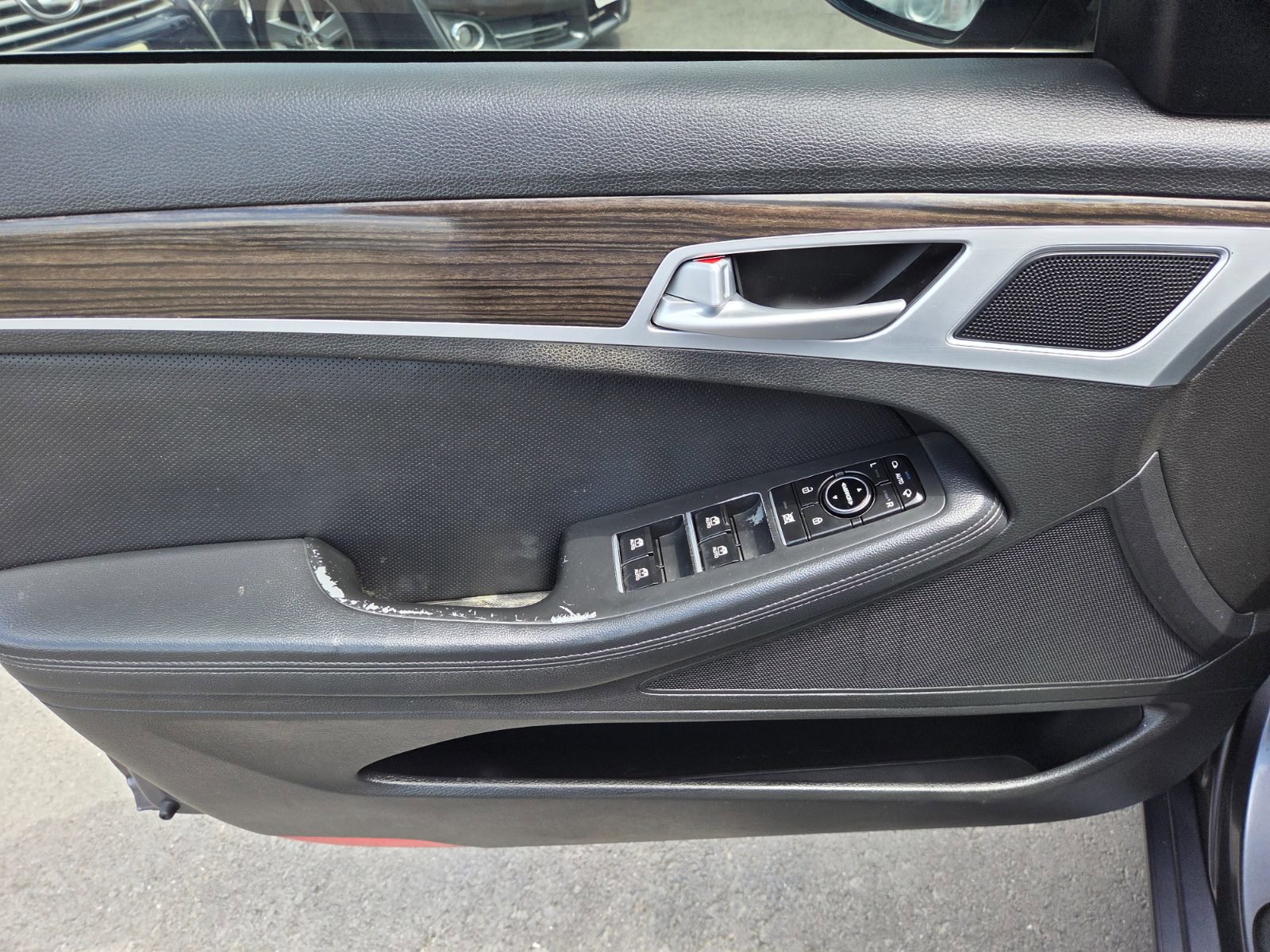 Used 2015 Hyundai Genesis 3.8 RWD image 6
