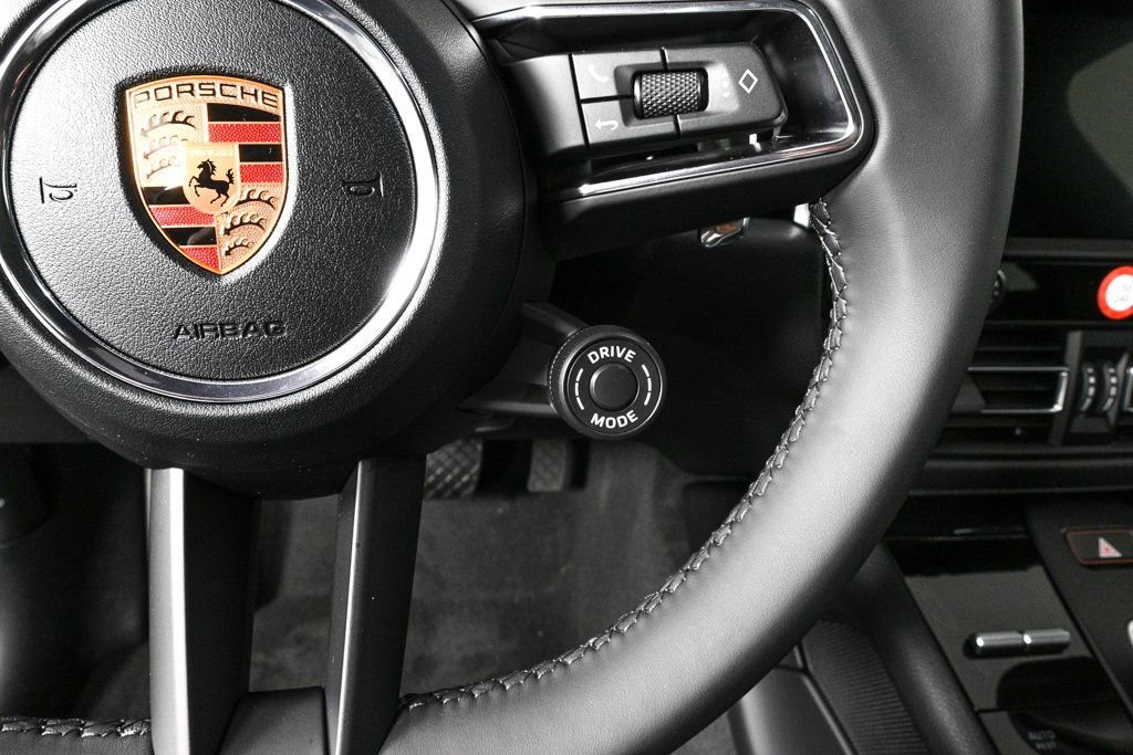 Certified 2026 Porsche Macan AWD/4WD image 11