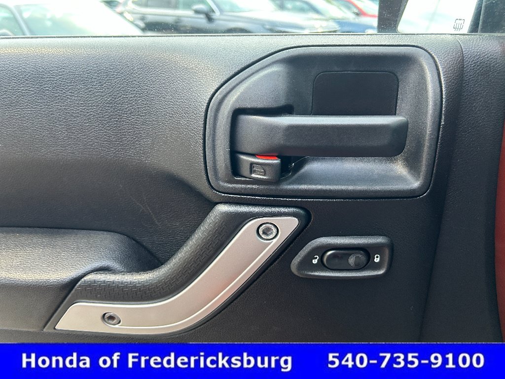 Used 2014 Jeep Wrangler Unlimited Sahara w/ Connectivity Group AWD/4WD image 22