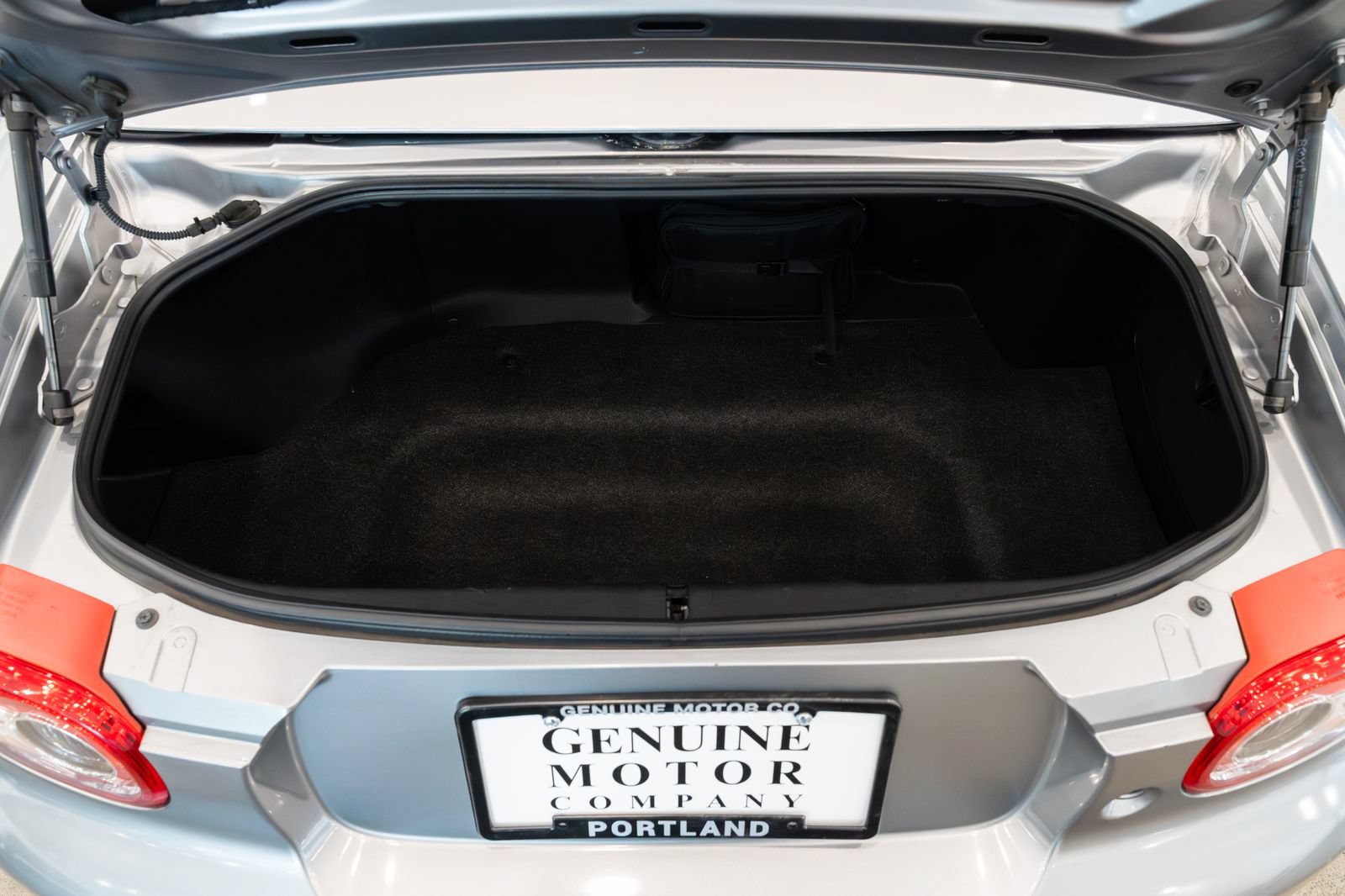 Used 2010 MAZDA MX-5 Miata Touring RWD image 9
