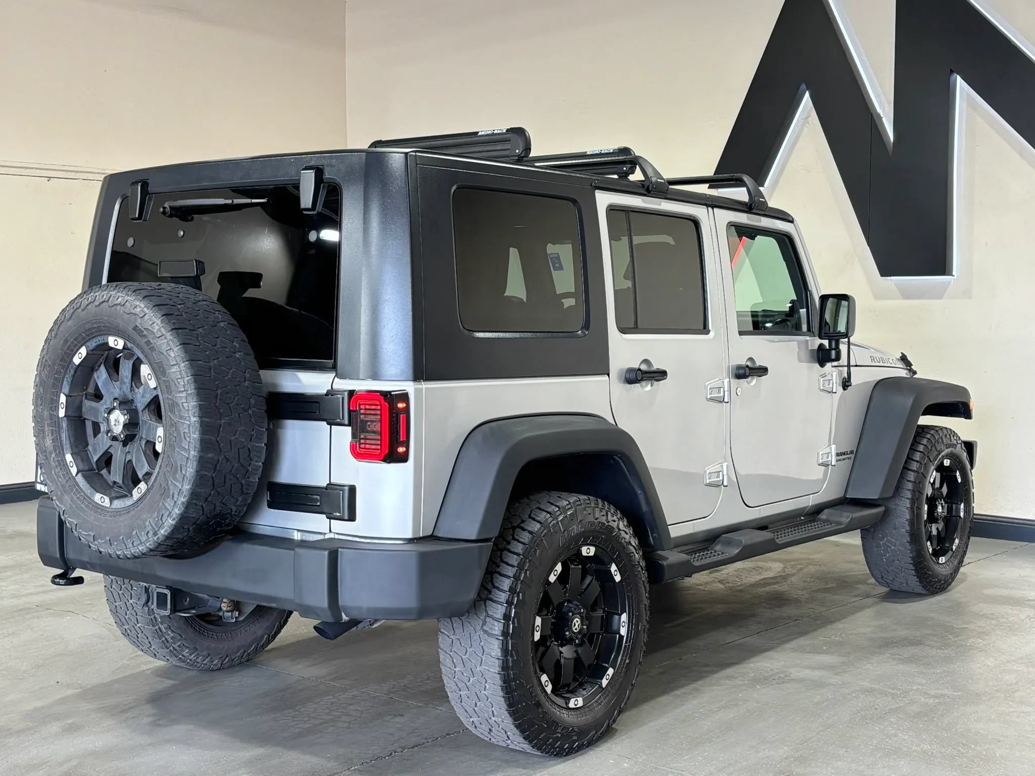 Used 2010 Jeep Wrangler Unlimited Rubicon AWD/4WD image 5
