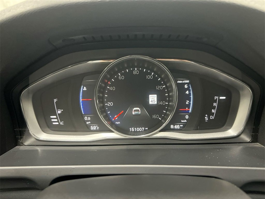 Used 2017 Volvo V60 T6 R-Design Platinum image 11