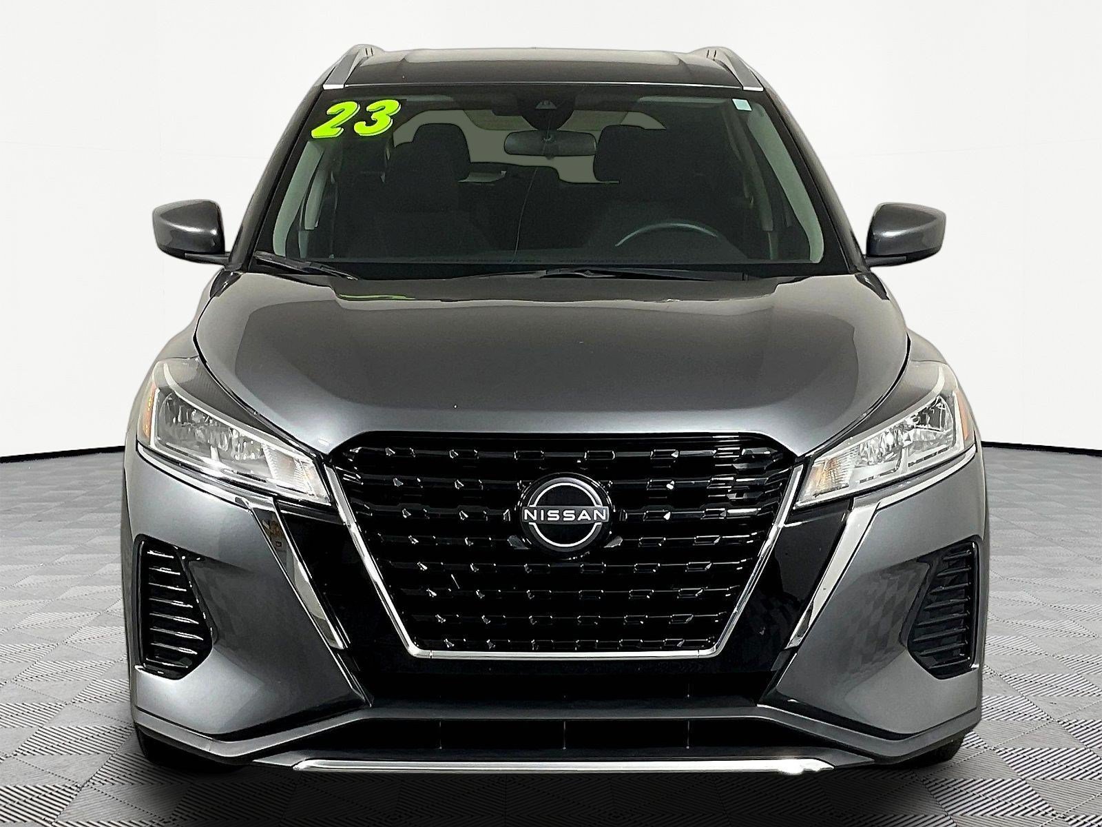 Used 2023 Nissan Kicks SV FWD image 2