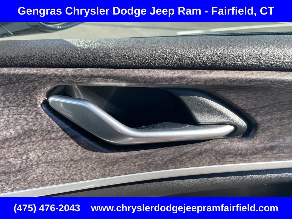 Certified 2023 Jeep Grand Cherokee L Limited w/ Black Appearance Package AWD/4WD image 12