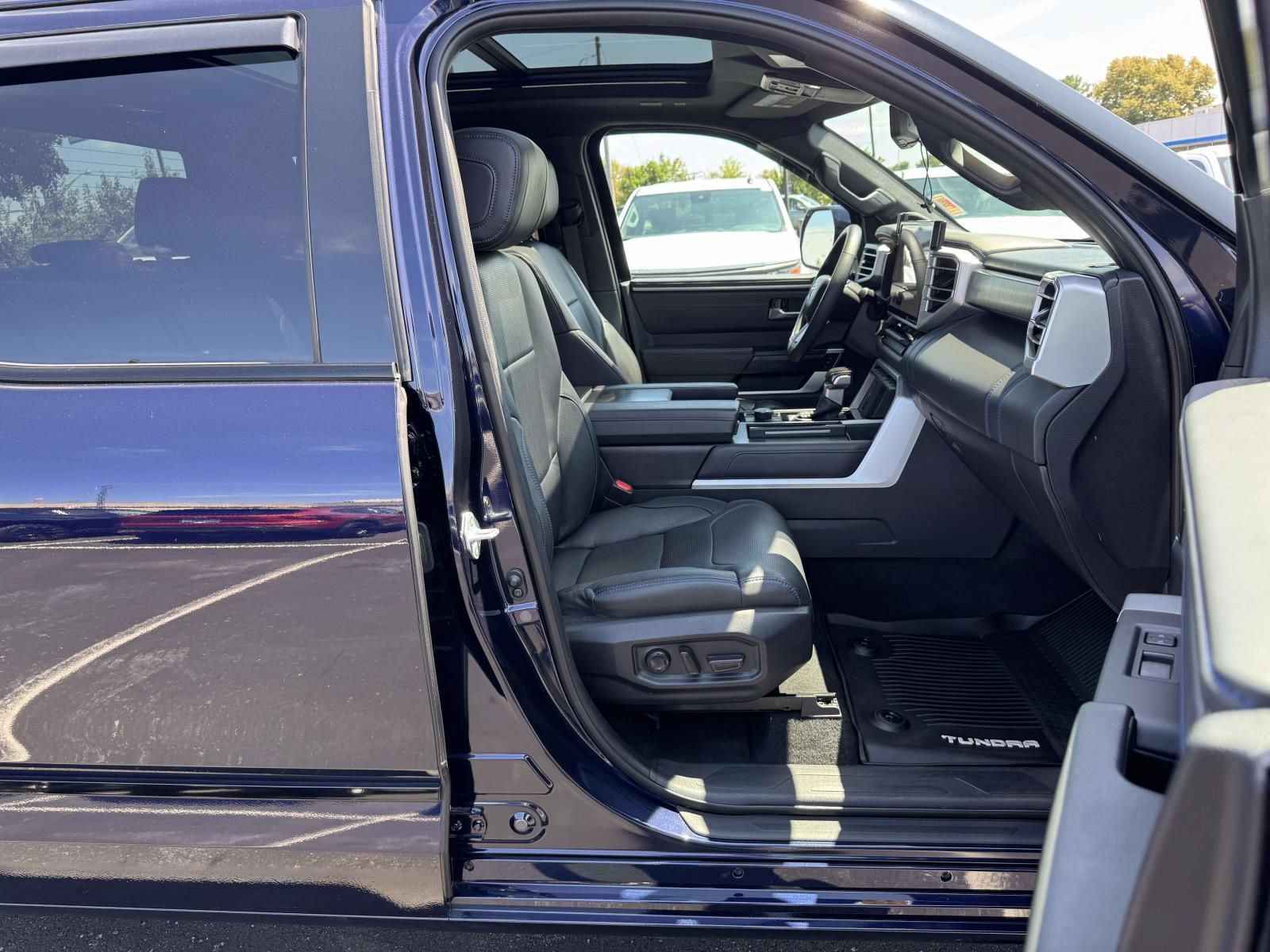 Used 2023 Toyota Tundra Platinum AWD/4WD image 15