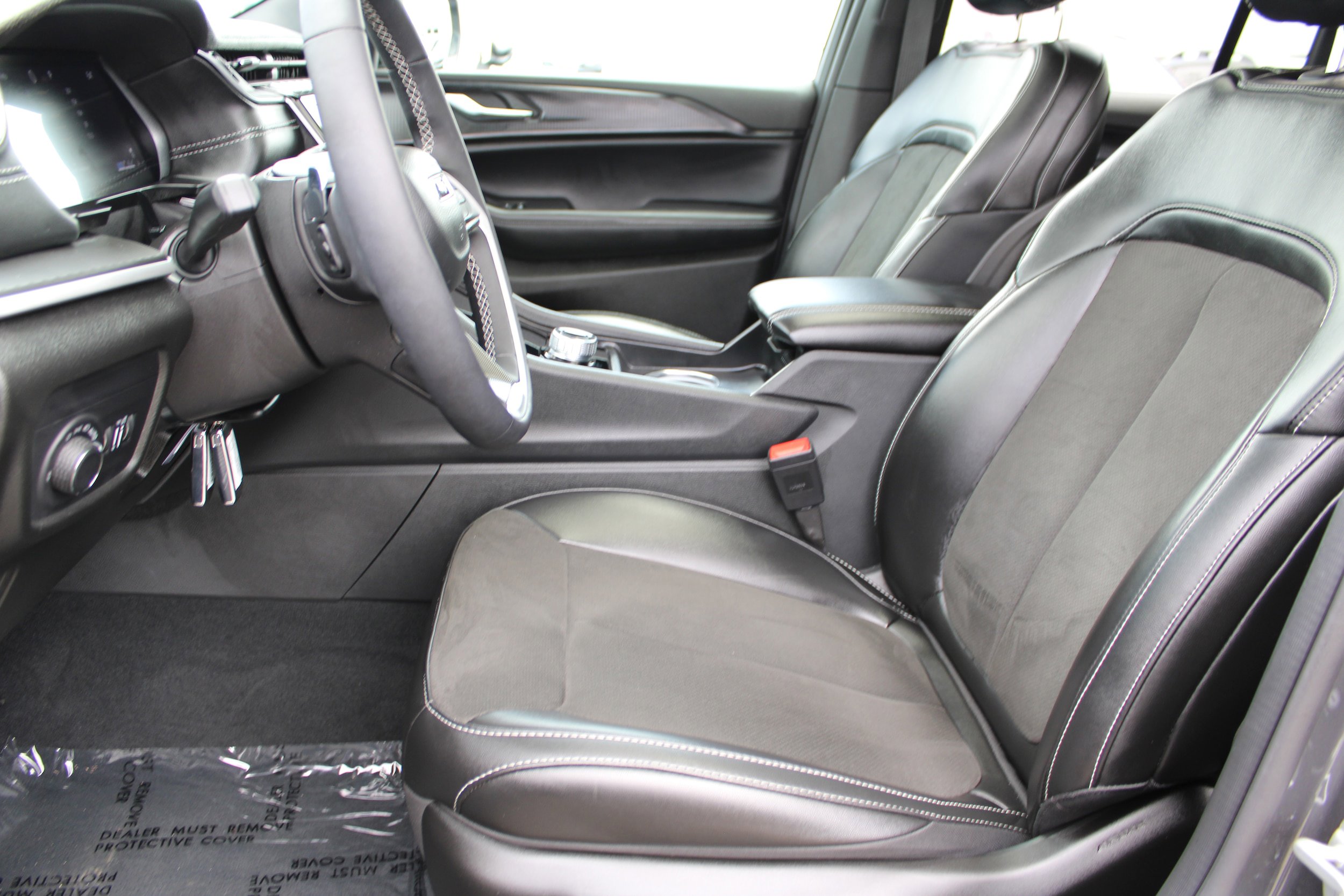 New 2025 Jeep Grand Cherokee Altitude RWD image 23