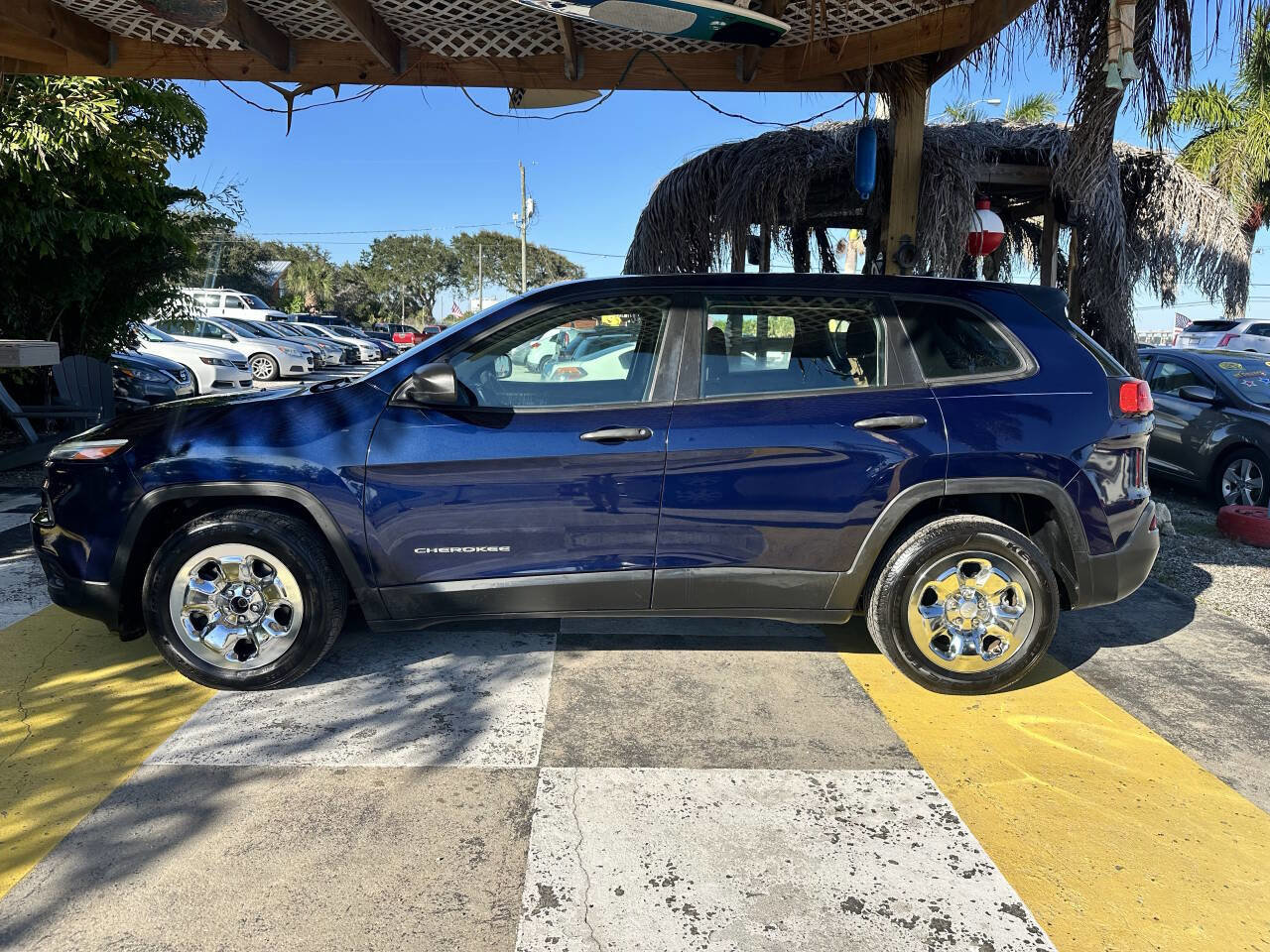 Used 2015 Jeep Cherokee Sport image 9