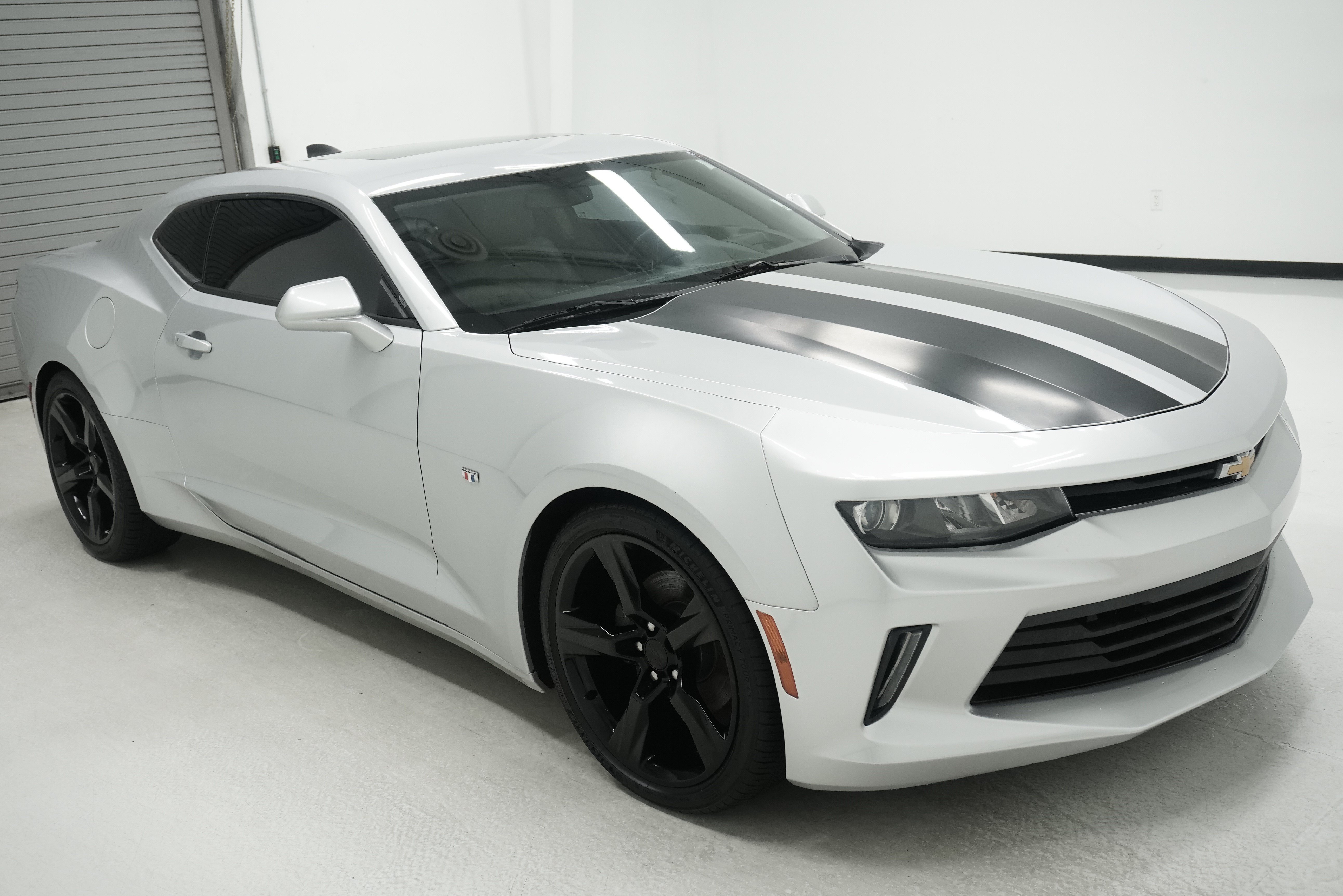 Used 2016 Chevrolet Camaro LT RWD image 3