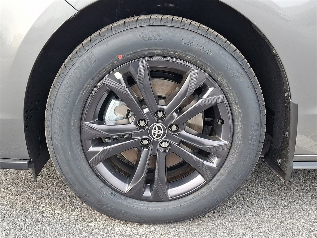 New 2026 Toyota Sienna XSE image 18