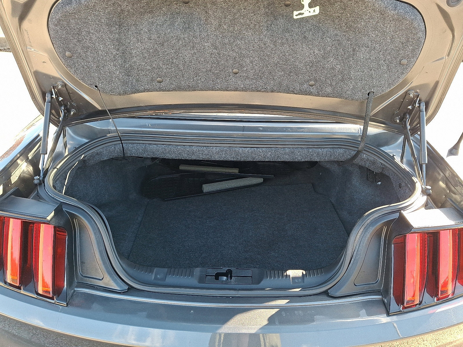 Used 2017 Ford Mustang Convertible image 27