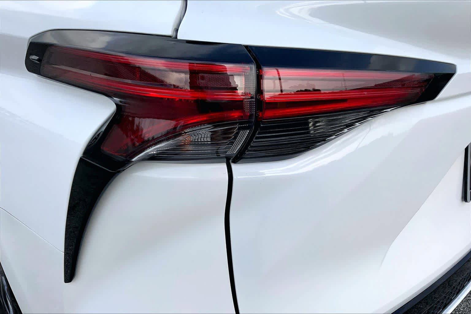 Used 2023 Toyota Sienna XSE w/ XSE Plus Package FWD image 28