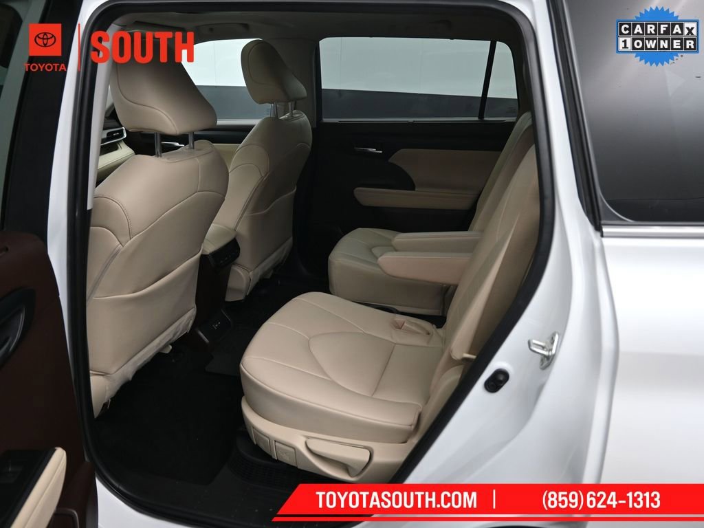 Used 2022 Toyota Highlander XLE image 10