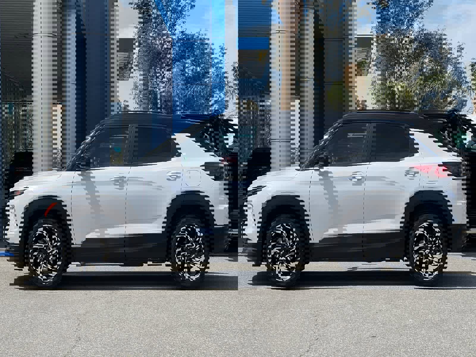 Used 2024 Chevrolet TrailBlazer RS w/ Convenience Package image 2
