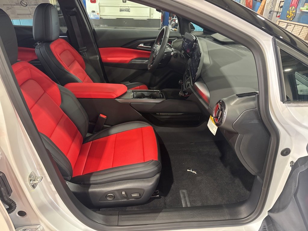 New 2025 Chevrolet Equinox EV RS w/ Convenience Package II image 32