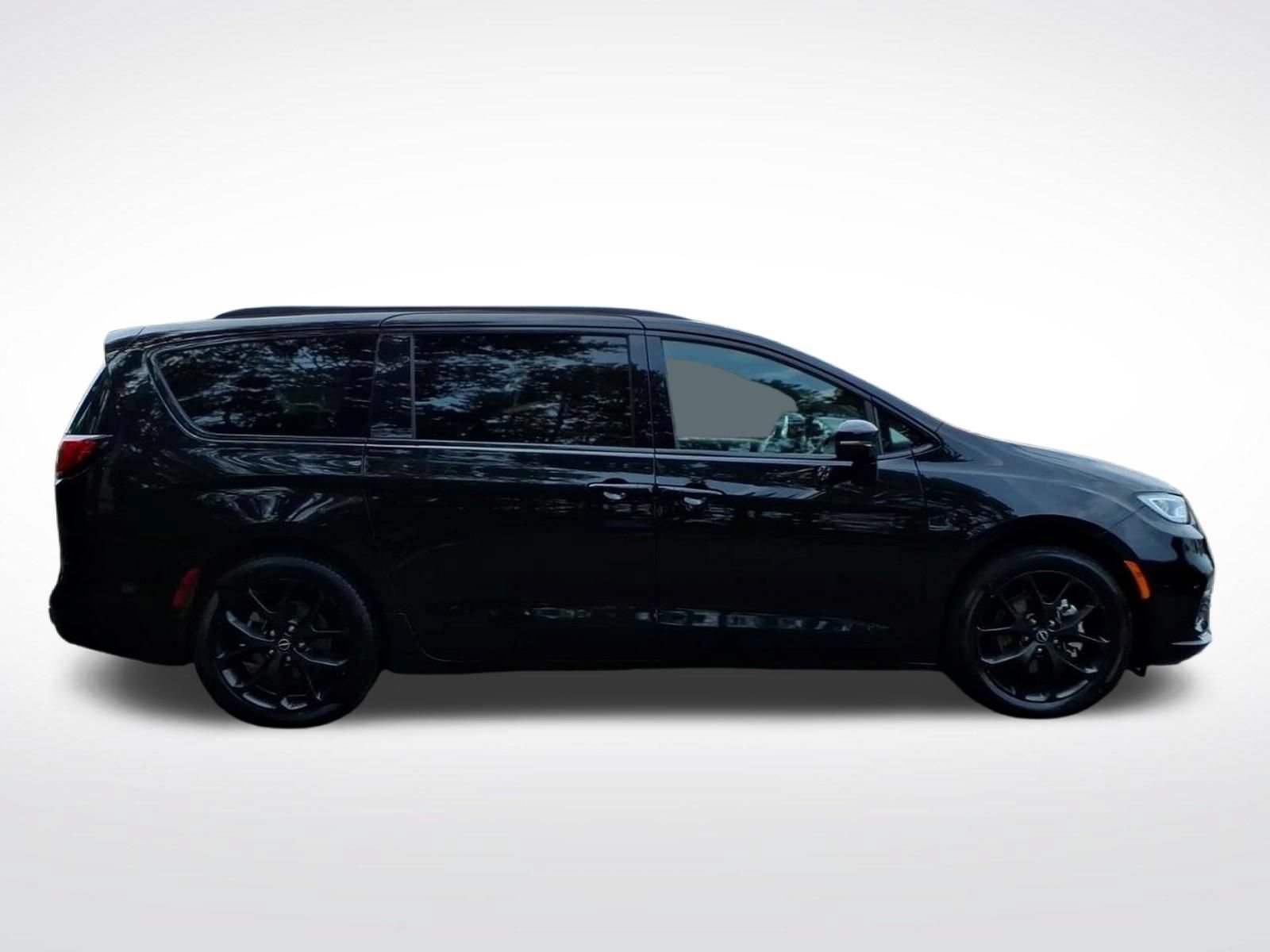 Used 2026 Chrysler Pacifica Limited w/ S Appearance Package FWD image 7