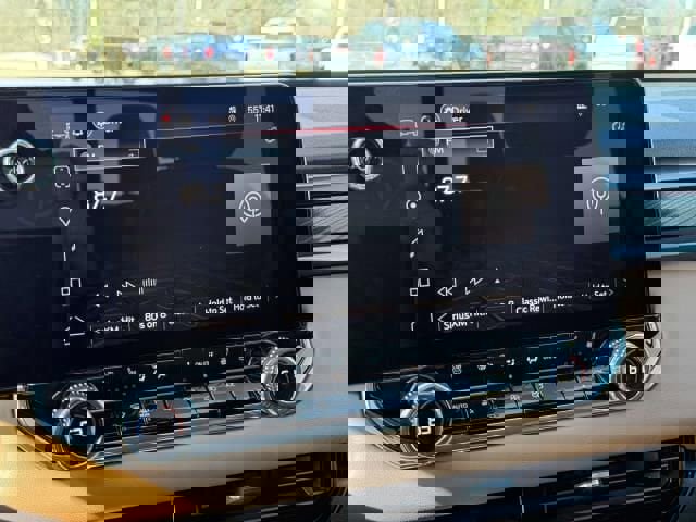 Used 2025 GMC Canyon AT4 w/ Technology Plus Package image 24