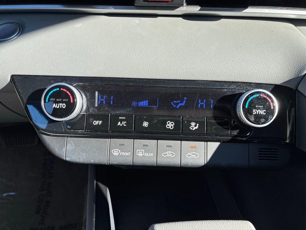 Used 2023 Hyundai Elantra SEL image 28