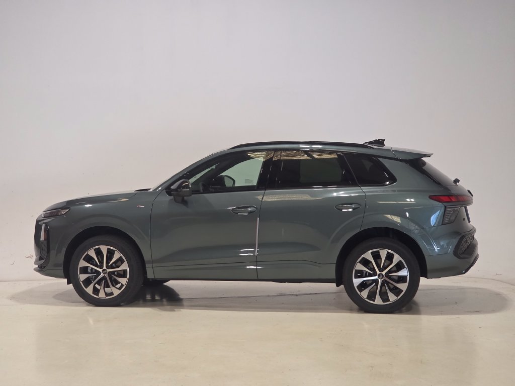 New 2026 Audi Q3 quattro 2.0T AWD/4WD image 3