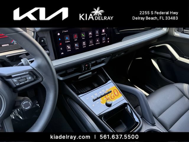 Used 2025 Porsche Cayenne AWD/4WD image 26