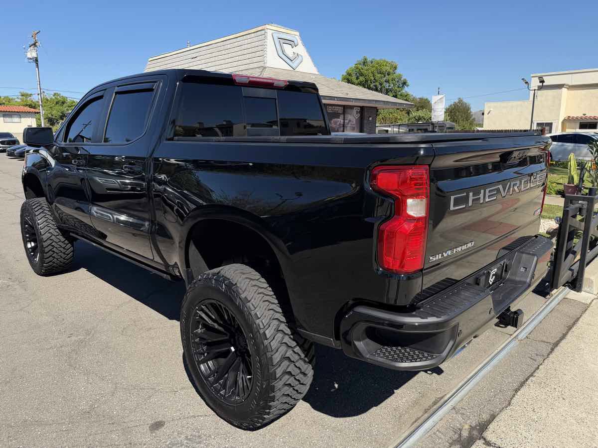 Used 2024 Chevrolet Silverado 1500 LT w/ Z71 Off-Road Package AWD/4WD image 3
