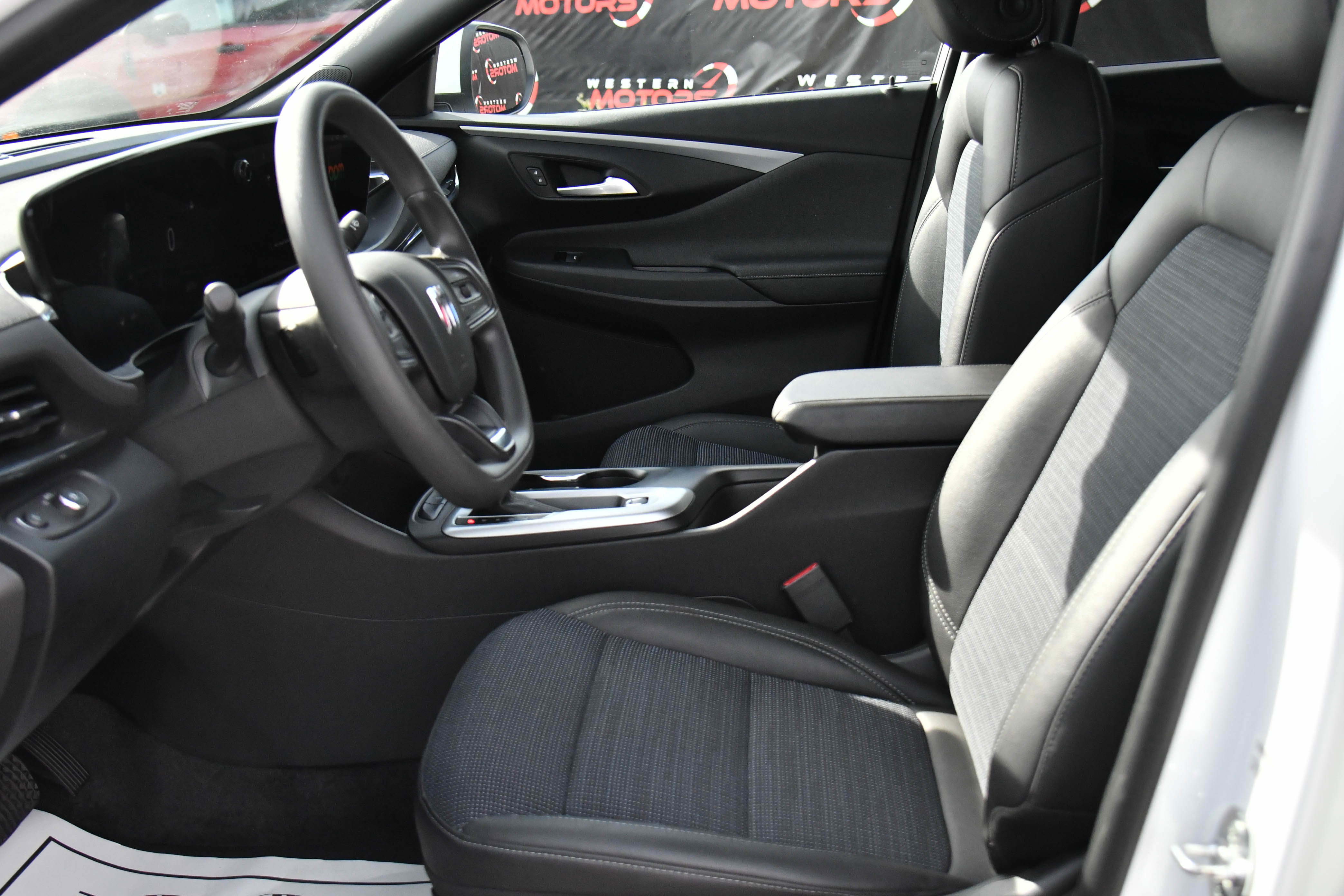 Used 2025 Buick Envista Preferred image 17