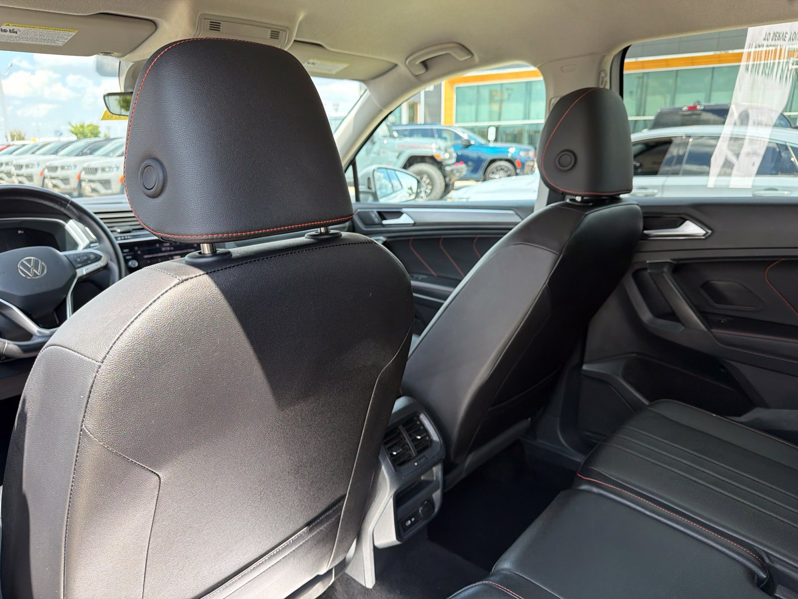 Used 2024 Volkswagen Tiguan SE FWD image 16