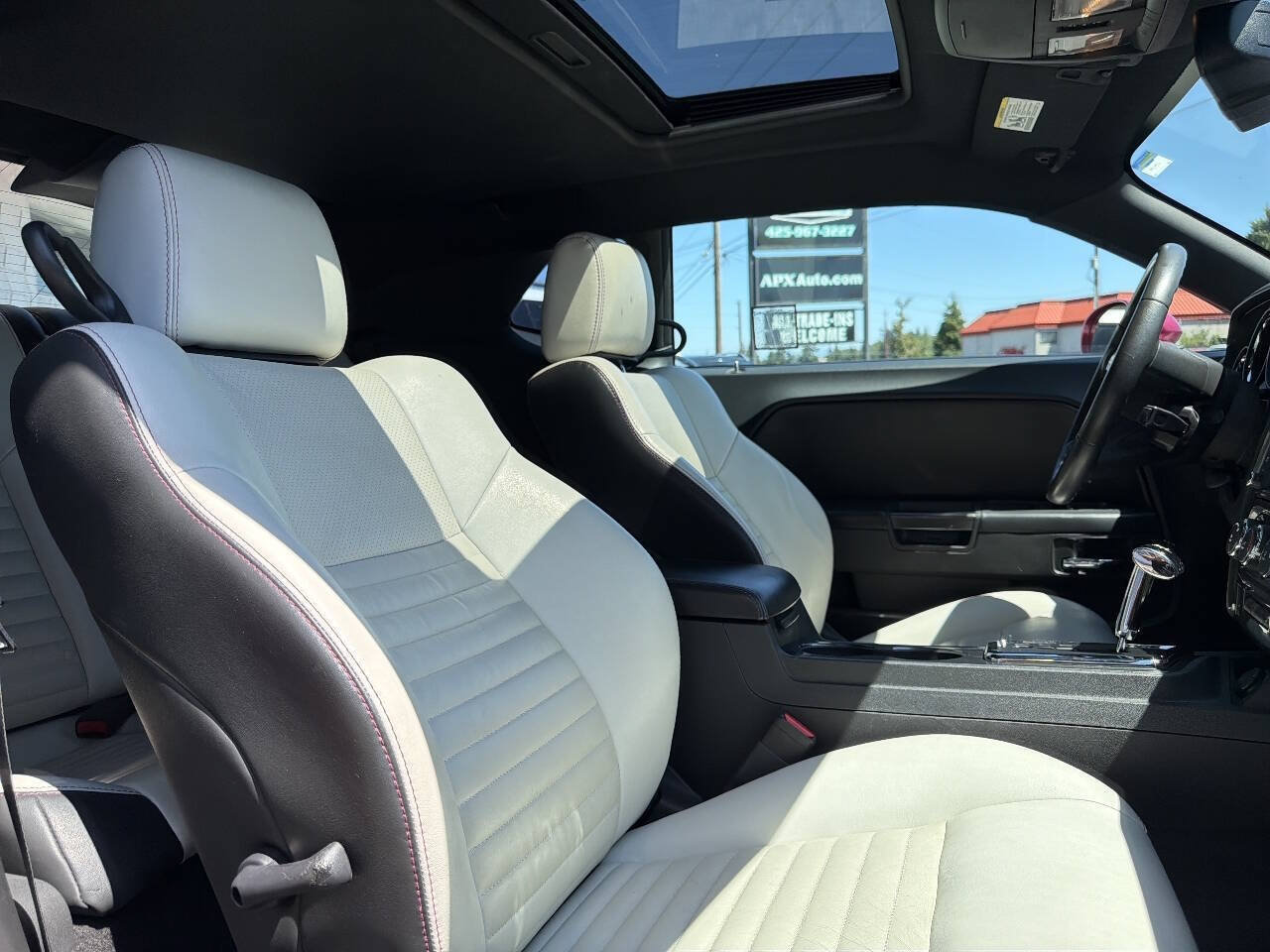 Used 2010 Dodge Challenger R/T RWD image 17