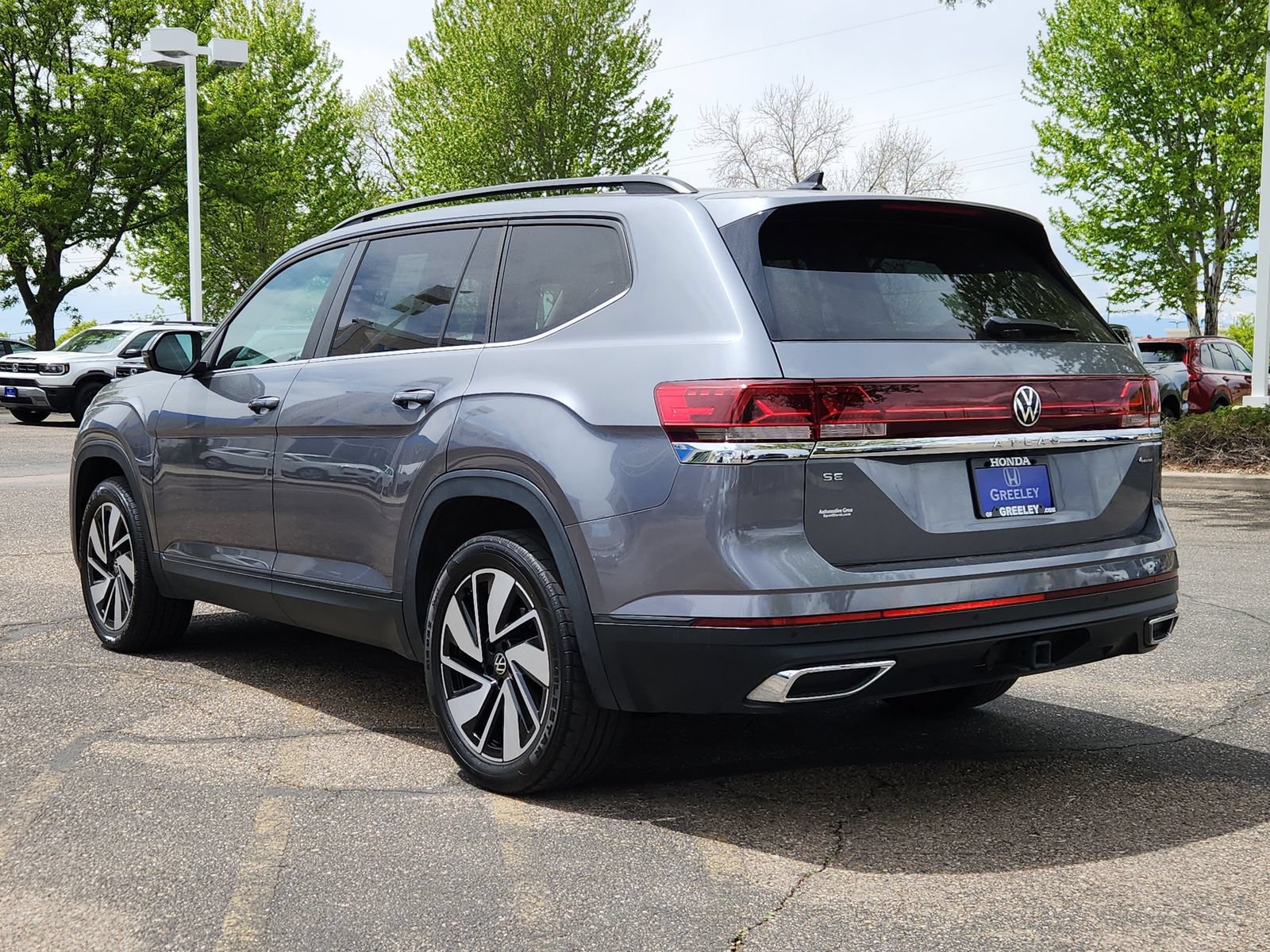 Used 2024 Volkswagen Atlas SE AWD/4WD image 3