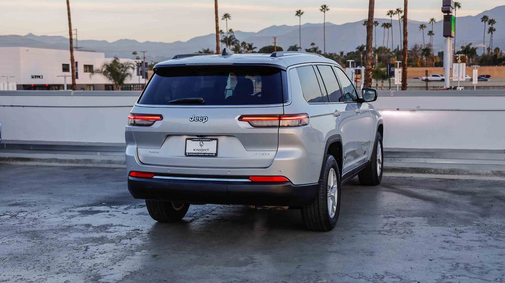 Used 2023 Jeep Grand Cherokee L Laredo image 9