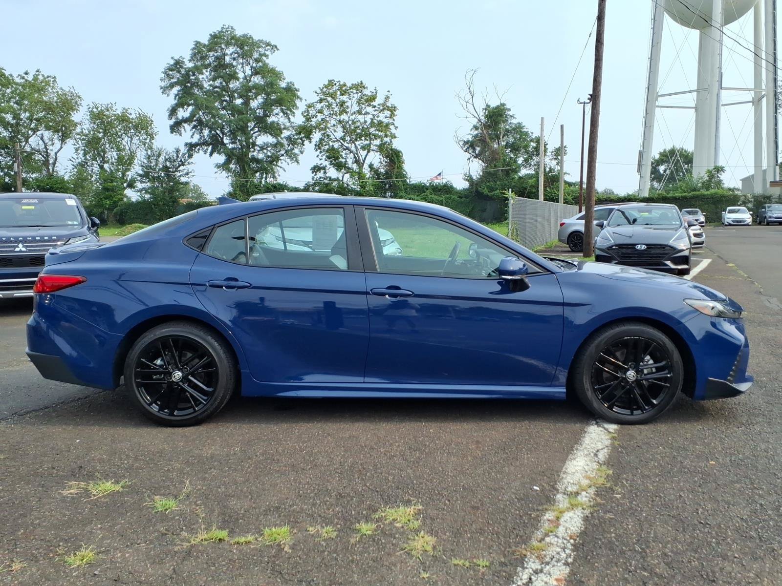 Used 2025 Toyota Camry SE FWD image 2