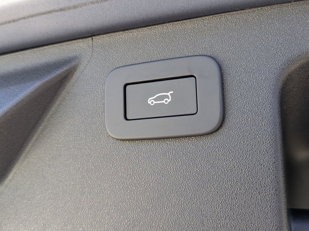 Used 2023 Land Rover Discovery Sport S image 16