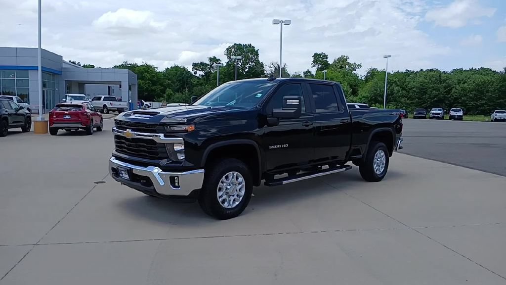 Used 2025 Chevrolet Silverado 3500 LT w/ Safety Package AWD/4WD image 4