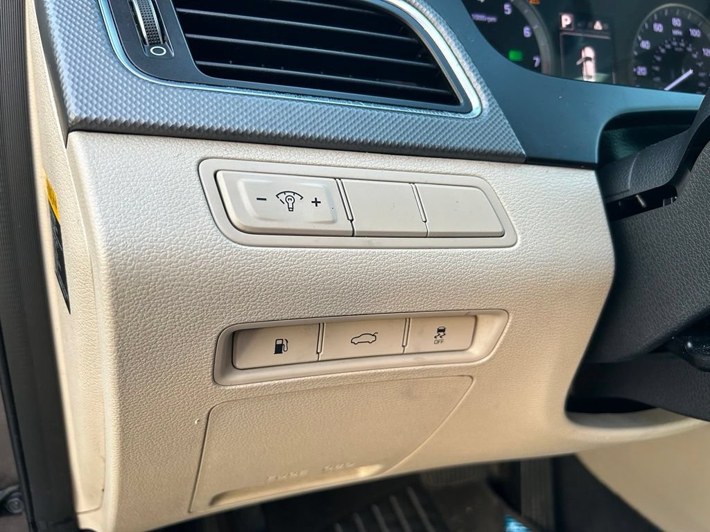 Used 2015 Hyundai Sonata SE FWD image 18