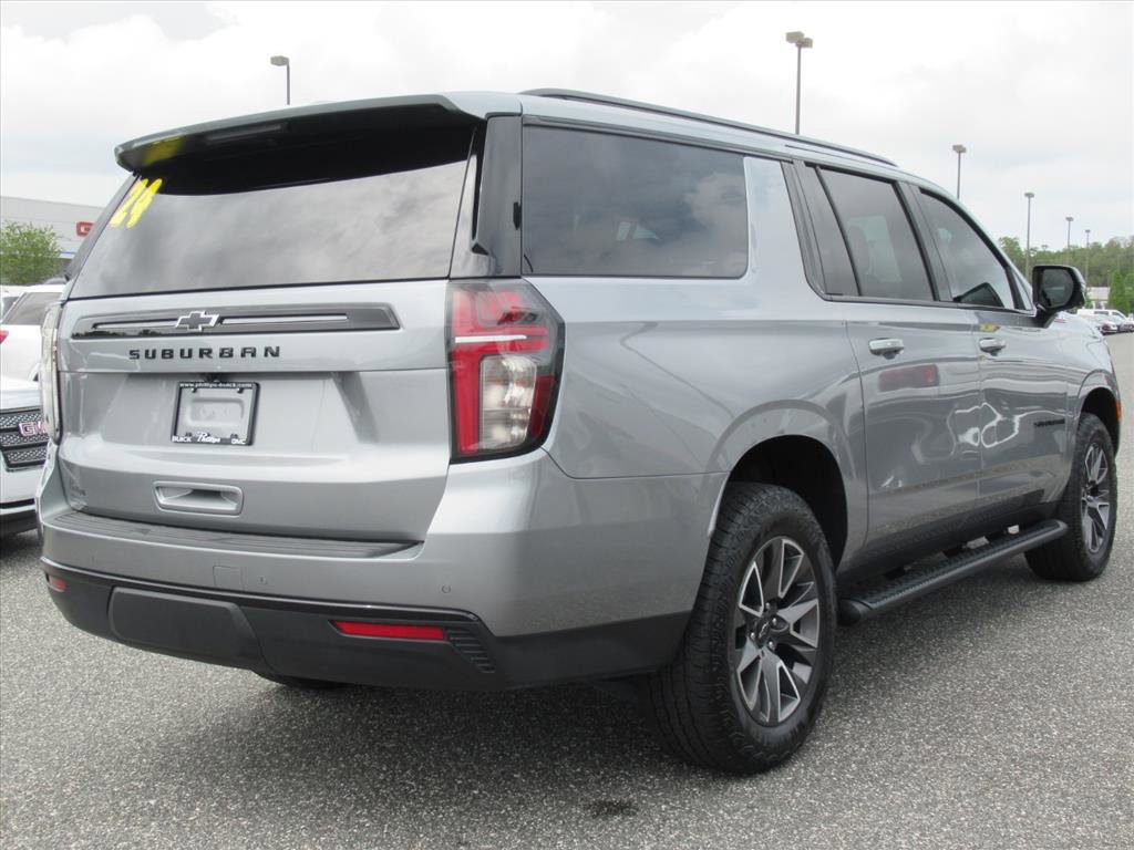 Used 2024 Chevrolet Suburban Z71 w/ Luxury Package AWD/4WD image 7