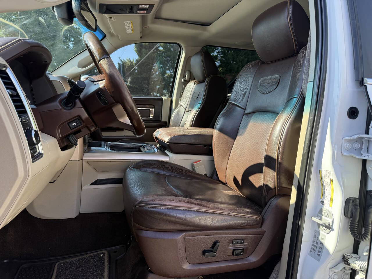 Used 2017 RAM 3500 Laramie Longhorn image 9